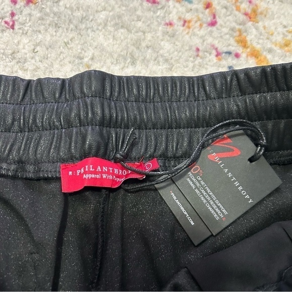 n:Philanthropy Maura Short in Black Cat sz L - Picture 3 of 4